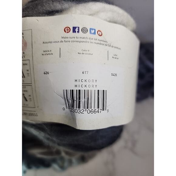 Lion Brand Wool 2x617 & 2x602 Easy Roving Yarn, Wool Blend, Super Bulky (READ) - Picture 5 of 7